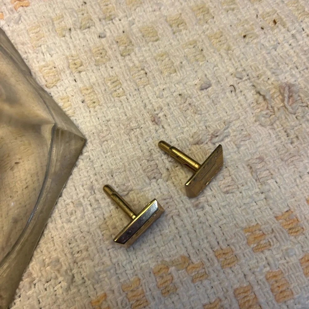 Gold tone cuff links- vintage!
